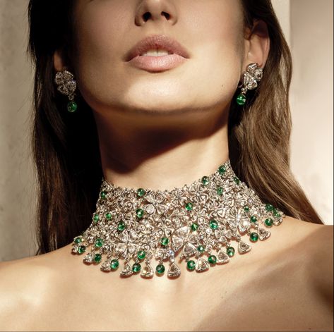 BVLGARI. choker and ear pendants - emerald beads, diamonds #BVLGARI #BVLGARI2021 #MagnificaCollection #HighJewelry #Diamond Bvlgari Jewelry Set, Bvlgari Necklace, Bridal Jewelry Sets Brides, Haute Jewelry, Bridal Diamond Necklace, Neck Pieces Jewelry, Bridal Jewelery, Bvlgari Jewelry, Diamond Jewelry Set