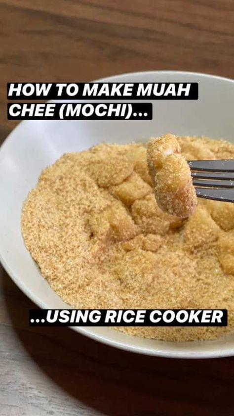 Muah Chee (Mochi) Recipe: Here's How To Make This Tasty Pasar Malam Snack With A Rice Cooker - KL Foodie Peanut Mochi Recipe, Sweet Rice Flour Recipe, Muah Chee, Recipes Using Rice, Chinese Breakfast, Chinese Desserts, Creamy Fudge, Mochi Recipe, Asian Dessert