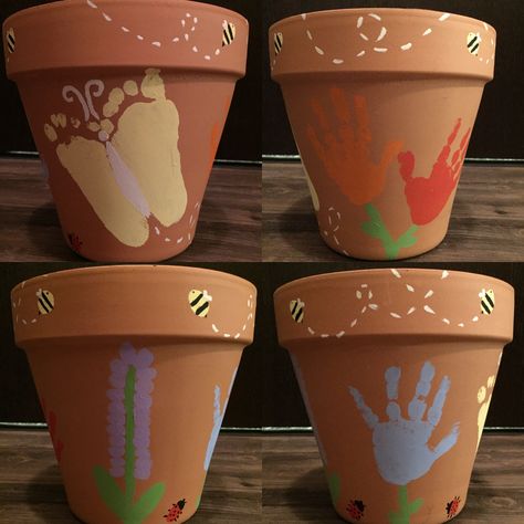 Flower pot with handprints and footprints Willow Crafts, Mothers Day Flower Pot, Babysitter Gifts, Diy Mother's Day Crafts, Toddler Painting, Footprint Crafts, Pot Crafts, Flower Pot Crafts, Emma Rose