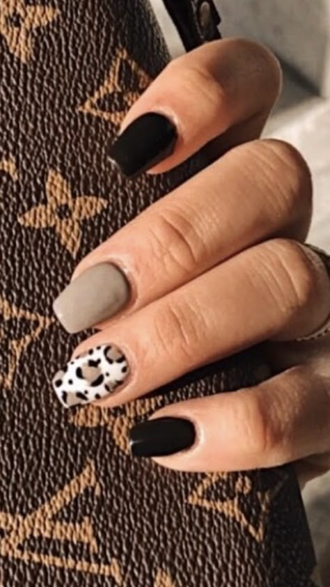 Cute Western Nails Acrylic Coffin, Nails For Hunting Season, Black And Brown Nail Ideas, Western Fingernails, Fall Nail Designs Coffin Shape, Fall Lepord Print Nails, Fall Nails With Black, Short Cheetah Nails, Fall Nails Ideas Autumn Simple