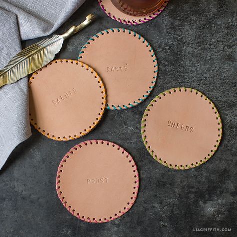 Making stamped leather coasters is a great way to give a little update to your coffee table decor, or a wonderful DIY gift for a loved one. Diy Leather Gifts, Diy Leather Projects, نباتات منزلية, Stamped Leather, Leather Craft Projects, Diy Leather Bag, Leather Coasters, Leather Diy Crafts, Leather Scraps