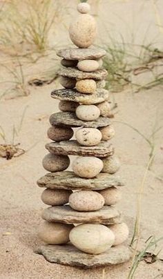 Stone Cairns, Rocks & Circles on Pinterest Deco Champetre, Rock Sculpture, Have Inspiration, River Rock, Outdoor Art, Garden Crafts, Land Art, Zen Garden, Rock Garden