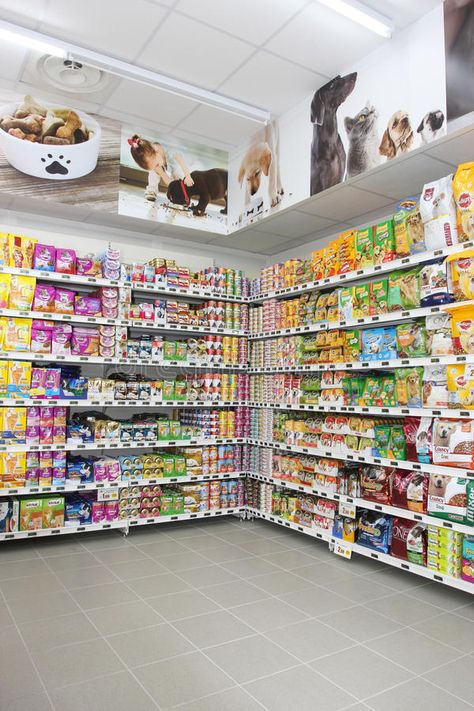 Petshop Design Pet Store, Italy Market, Pet Store Display, Store Shelving, Pet Store Design, Pet Food Store, Pet Store Ideas, Dog Grooming Shop, Pet Market