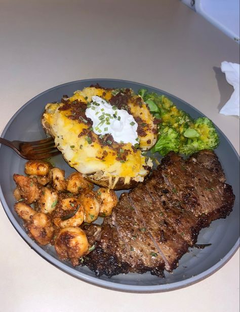 Steak Shrimp, Soul Food Dinner, Loaded Potato, Healthy Food Dishes, Food Babe, Food Therapy, Healthy Food Motivation, Healthy Lifestyle Food, Yummy Comfort Food