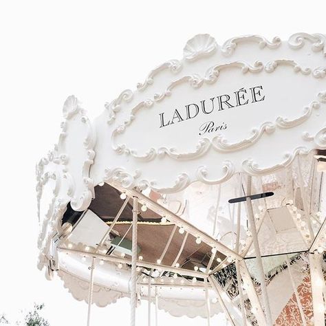 Laduree Paris, 背景 シンプル, Aesthetic Colors, New Wall, White Aesthetic, Long Weekend, Wall Collage, Picture Wall, Aesthetic Pictures