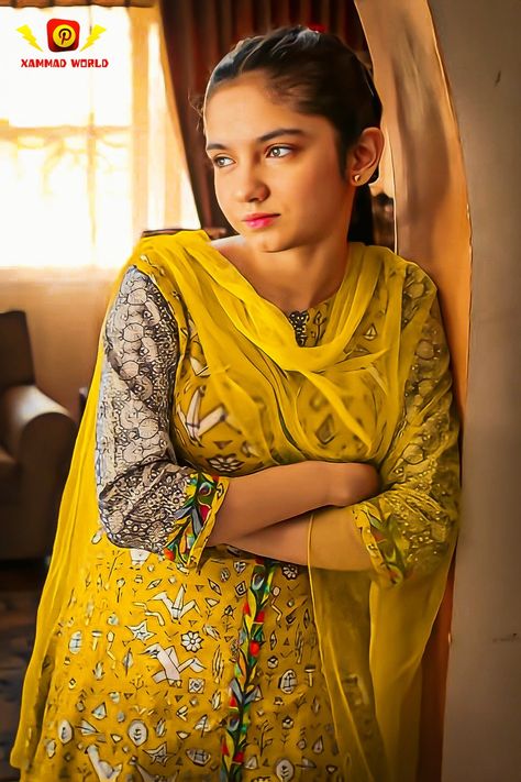 " Aina Asif " Pakistani Beautiful Drama Actress Aina Asif, Allu Arjun Images, Jennifer Winget, Alexandra Daddario, Pakistani Actress, Blonde Beauty, Beauty Face, Actors & Actresses, New Fashion