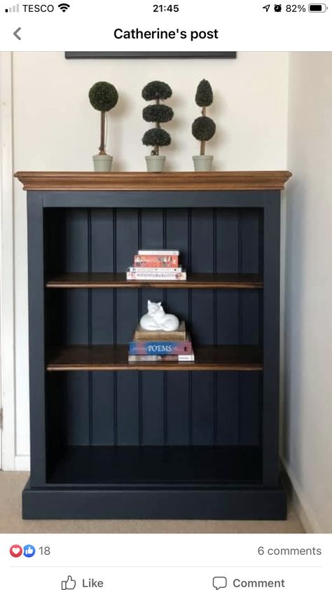 Book Case Upcycling, Upcycled Bookshelf Ideas, Diy Shelf Makeover, Pine Bookshelf Makeover, Oak Bookshelf Makeover, Pine Bookcase Upcycle, Pine Bookcase Makeover, Two Tone Bookshelf, Refinish Bookshelf