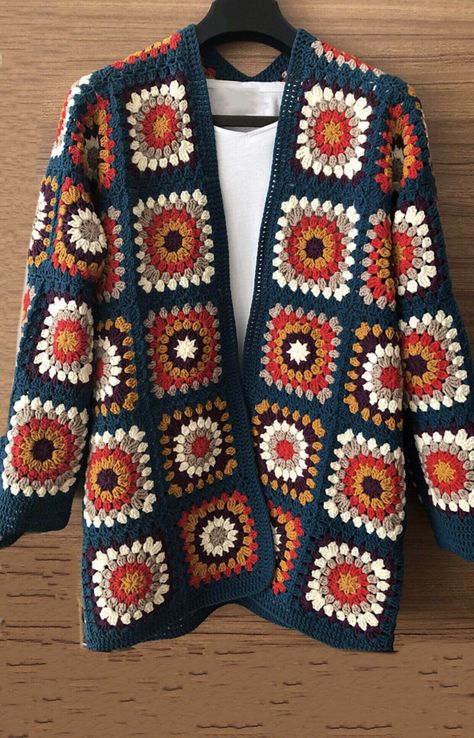 15 Crochet Granny Square Jacket Cardigan Free Pattern Pola Kardigan, Pola Sweater, Jaket Crochet, Pola Jaket, Crochet Cardigan Tutorial, Cardigan Au Crochet, Granny Square Sweater, Haine Diy, Gilet Crochet