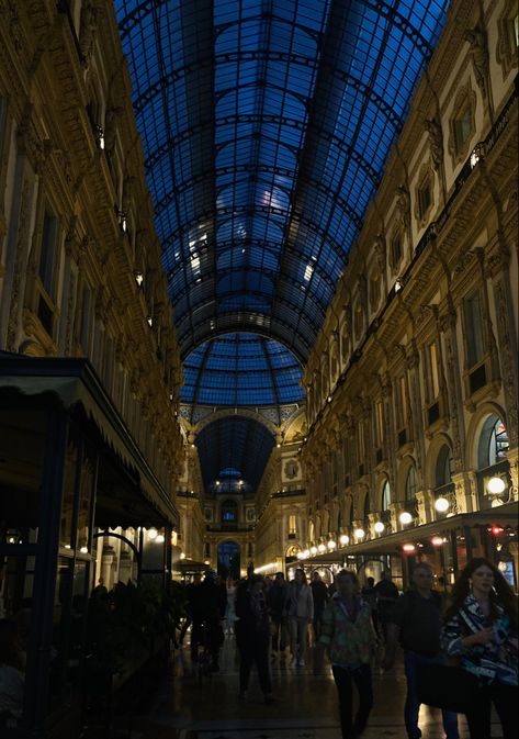 Milan At Night Aesthetic, Milan Italy Nightlife, Milan Italy Aesthetic Fashion, Dark Europe Aesthetic, Italian Night Aesthetic, Milan At Night, Italy At Night Aesthetic, Milan Aesthetic Night, Dark Italian Aesthetic