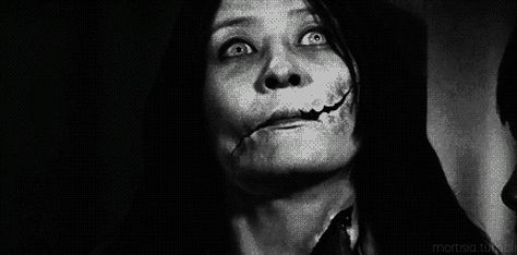 Terror Creepy Pokemon, Horror Gif, Dark Gif, Kuchisake Onna, Famous Legends, Creepy Gif, Horror Movies Scariest, Horror Vintage, Scary Gif