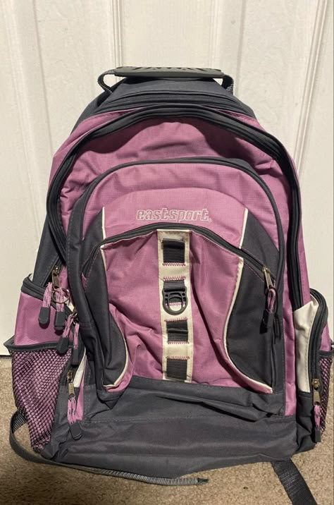 Bookbags For Highschool, 2000s Backpack, Y2k Backpack, Backpack Y2k, St L, Aesthetic Backpack, Backpack Outfit, Future School, Purse Essentials