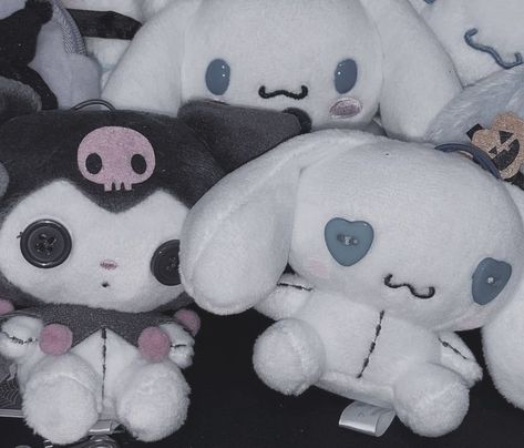 Hello Kitty Aesthetic, Hello Kitty Characters, Hello Kit, Kawaii Plushies, Hello Kitty Pictures, Hello Kitty Items, Cute Stuffed Animals, Creepy Cute, Sanrio Characters