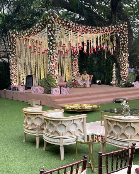 #NewTrend: Suspended Floral Décor Ideas For This Wedding Season! | WeddingBazaar Hindu Wedding Decorations, Mandap Design, Wedding Setup, Wedding Hall Decorations, Wedding Stage Decor, Destination Wedding Decor, Wedding Decor Photos, Wedding Background Decoration, Outdoor Stage