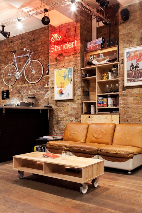 Bicycle Cafe, Amazing Apartments, Bike Room, Brick Loft, Bicycle Shop, Deco Studio, Cafe Interior Design, Studio Interior, Restaurant Interior