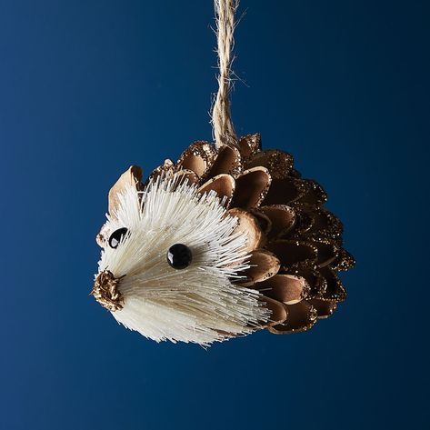 Pinecone Hedgehog Hedgehog Ornament Diy, Pine Cone Animals Diy, Pine Cone Hedgehog, Pinecone Hedgehog, Acorn Fairy, Hedgehog Ornament, Felt Christmas Tree Decorations, Pinecone Christmas, Wreath Kit