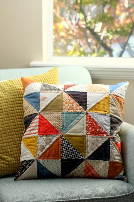 Fall Patchwork, Fall Sewing Projects, Triangle Pillow, Fall Sewing, Pillow Projects, Patchwork Cushion, Half Square Triangle, Patchwork Pillow, Sewing Pillows