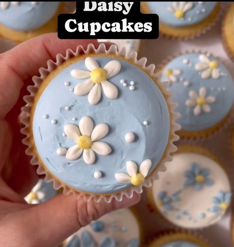 Tea Themed Cupcakes, Simple Cupcake Frosting Designs, Cute Ways To Decorate Cupcakes, Frosting Ideas For Cupcakes, Cute Birthday Cupcakes For Women, Cute Easy Cupcake Decorating Ideas, Cupcake Ideas Aesthetic, Creative Cupcakes Ideas Decorations, Cute Cupcake Decorating Ideas Easy