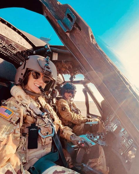 Female Air Force Pilot, Air Force Military Women, Women In Air Force, Air Force Aesthetic Military, Us Air Force Women, Air Force Medic, Army Dream, Female Fighter Pilot, Pilot Aesthetic