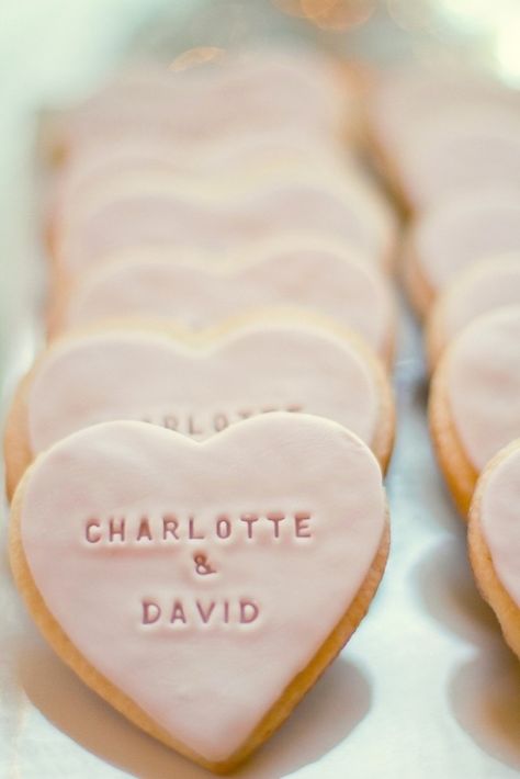 12 Super Easy DIY Favors to Make for a Large Wedding via Brit + Co. Cookie Wedding Favors, Rustic Wedding Decorations, Edible Wedding Favors, Heart Shaped Cookies, Cookie Favors, Wedding Favors Cheap, Favors Diy, Diy Wedding Favors, Unique Wedding Favors