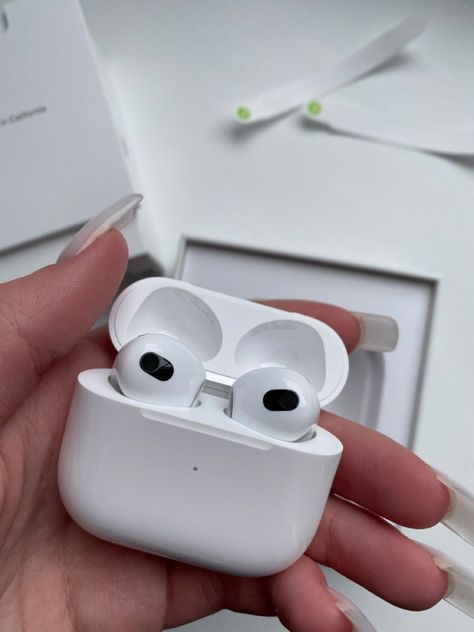 Fone Apple, Headphones For Iphone, Airpods 2nd Generation, Ipad Organizer, Apple Iphone Accessories, Headphones Design, Apple Airpods 2, Apple Airpods Pro, Airpods 3