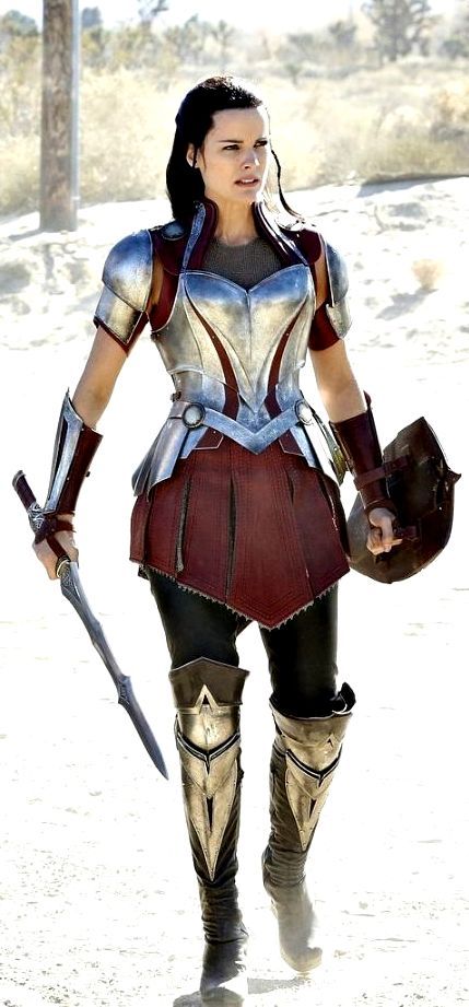 FANTASY & MEDIEVAL WONDERFULL FASHION Woman In Armor, Costume Chevalier, Lady Sif, Costume Armour, Jaimie Alexander, Female Armor, Medieval Armor, Warrior Girl, Fantasy Costumes