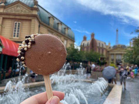 What are the Best Desserts at Disney World 2024? Disney World Treats, World Desserts, Dessert Animals, Disney World 2024, Grapefruit Cake, Macaron Ice Cream Sandwich, Wookie Cookies, Disney Cupcakes, Berry Shortcake