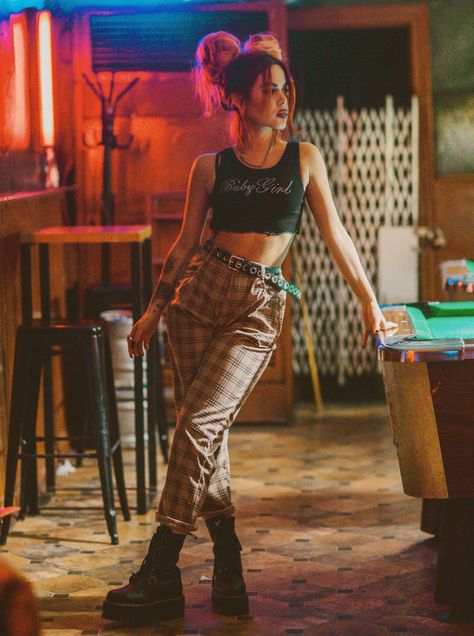 LUCY'S. - Le Happy: Le Happy Luanna Perez, Doc Martens Outfit, Tokyo Street Fashion, Style Indie, Estilo Indie, 90s Fashion Grunge, Rock Outfits, Winona Ryder, Crop Top Outfits