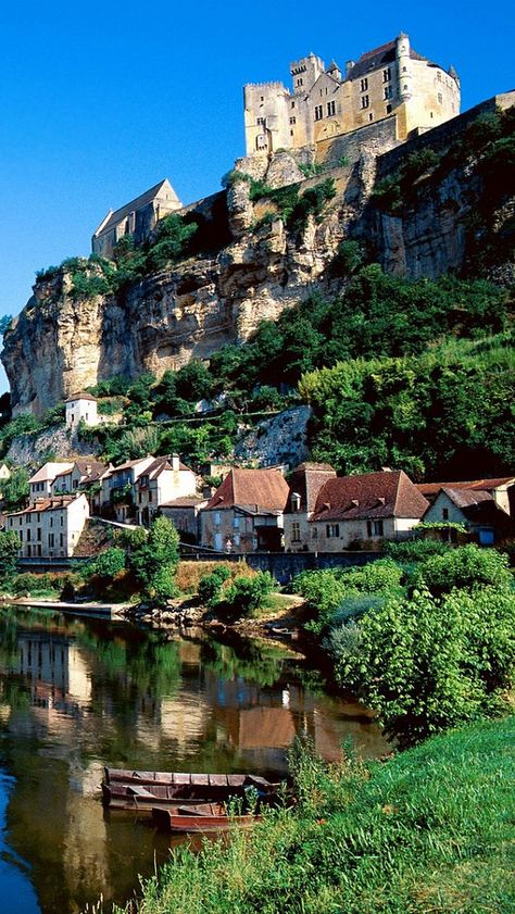 Beynac-et-Cazenac, Dordogne_France France Wallpaper, Dordogne River, Dordogne France, Chateau France, Beaux Villages, River Valley, French Countryside, Aquitaine, France Travel