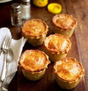 Beef Pie Recipe, Small Pies, Hot Water Crust Pastry, Beef Pie, Savoury Tarts, Meat Pie Recipe, Raisin Recipes, Pies Recipes, Beef Pies