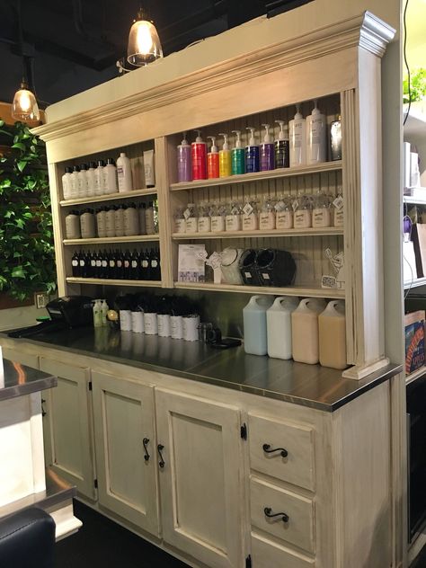 Salon Hutch, Rv Salon, Color Bar Salon Ideas, Salon Color Bar, Dream Greenhouse, Salon Suite Decor, Bar Hutch, Reception Desk Counter, Cash Wrap