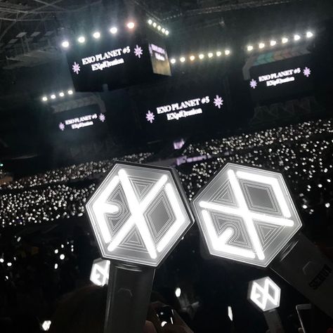 Exo Concert Aesthetic, Exo Show, Exo Lightstick, 2025 Board, Vision 2025, Exo Music, Exo Concert, Exo Lockscreen, Kpop Music