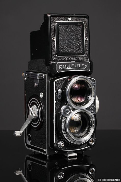 Rolleiflex 2.8C | Jim (Baisao) came over yesterday for a lit… | Flickr Rolleiflex Camera, Gear Tattoo, Fotocamere Vintage, Antique Cameras, Camera Obscura, Classic Camera, Old Cameras, Glamour Shots, The Catch