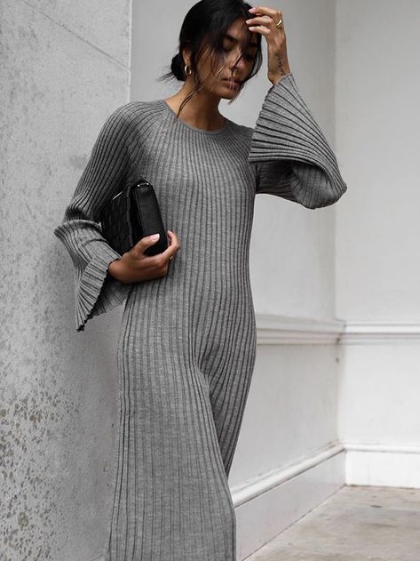 Knit Dress Street Style, Wool Dress Outfit, Knitted Dress Outfit, Sukienki Maksi, 2020 Fashion Trends, Jersey Knit Dress, Looks Street Style, Outfit Trends, Wool Dress