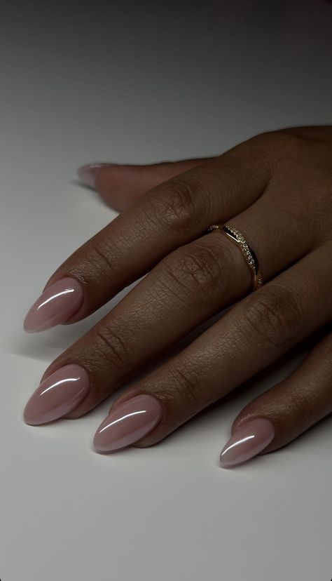 Cute Professional Nail Designs, Nail Colours Neutral, Short Nails On Long Fingers, Short Almond Nails Brown Skin, Classy Girl Nail, Chocolate Chrome Almond Nails, Short Black Nails Oval, Short Nails Tan Skin, Fall One Color Nails