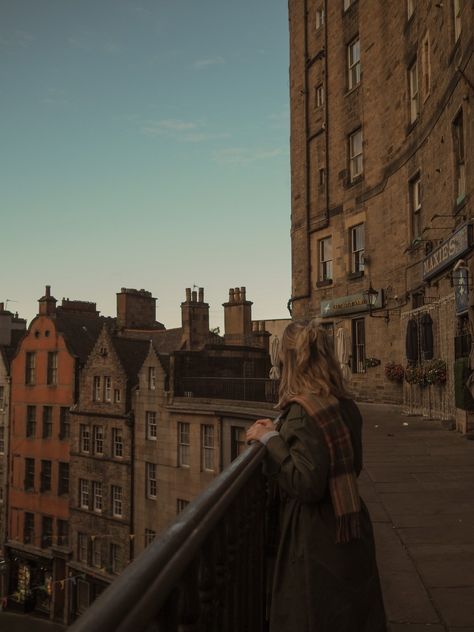 Edinburgh Autumn Outfit, Edinburgh In February, Edinburgh Scotland Fall, Edinburgh Photo Poses, Edinburgh Scotland Aesthetic Fall, Edinburgh In November, Edinburgh Fall Aesthetic, Edinburgh Autumn Aesthetic, Edinburgh In Winter