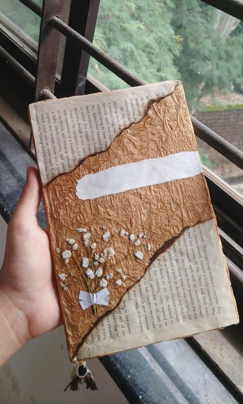 Coffee stained cover, dried baby breath flower bunch. Vintage Journal Cover, Dried Baby Breath, Baby Breath Flower, Pressed Flowers Diy, Diy Notebook Cover, Front Page Design, Poetry Anthology, Book Cover Diy, Flower Bunch