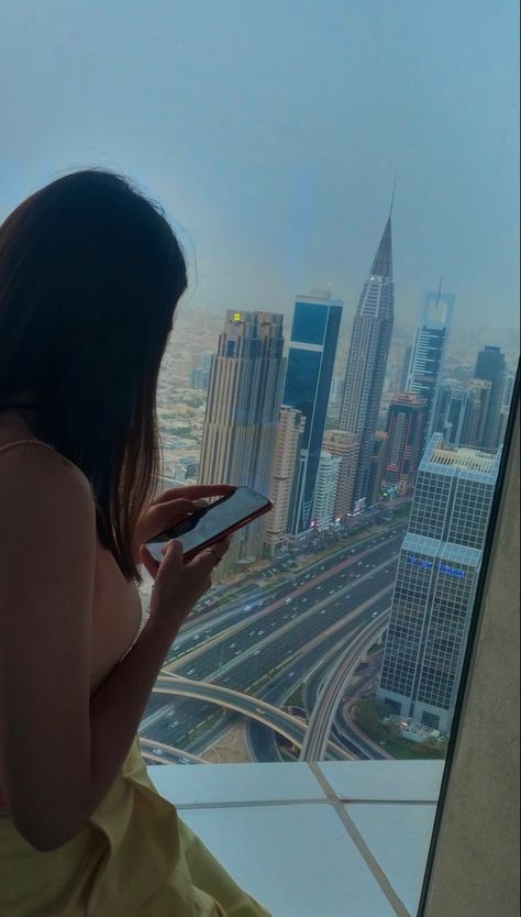 Dubai Office View, Uae Aesthetic, Night Rides Snapchat, Women Photography, 2023 Vision, Luxury Lifestyle Dreams, Sky View, Women Photography Poses, Dubai Uae