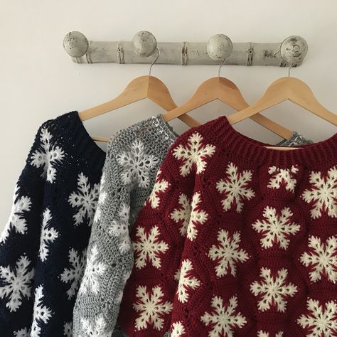 Ravelry: Snowstorm Christmas Jumper by Samantha Sabido Crochet Studio, Crochet Sweater Design, Crochet Jumper, Jumper Patterns, Crochet Snowflakes, Crochet Winter, Christmas Crochet Patterns, Crochet Cardigan Pattern, Sweater Crochet Pattern