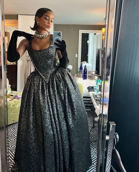 Fan Outfits, Laura Harrier, Met Gala Outfits, Met Gala Dresses, Ren Fair, Theme Dress, The Met Gala, Glamour Dress, Love Travel