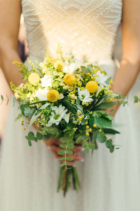 Green And Yellow Wedding, Yellow Wedding Bouquet, Daisy Wedding Flowers, Olive Wedding, Eucalyptus Bouquet, Yellow Bouquets, Bride's Bouquet, Daisy Wedding, Eucalyptus Wedding