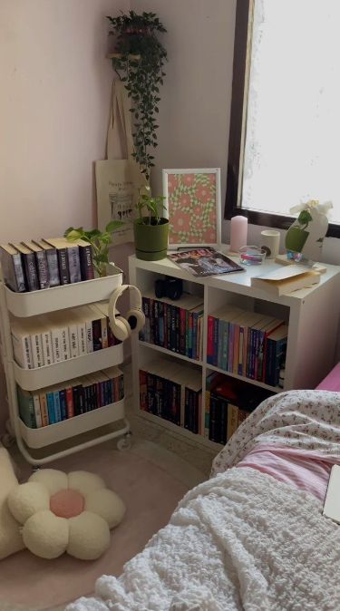 Book Organization Small Spaces, Book Corner Ideas Bedroom Cozy Nook Reading Areas, Book Bedroom Aesthetic, Book Room Aesthetic, Bookshelf In Bedroom, Bookshelves Room, Cute Shelf, Happy Ideas, Room Redesign