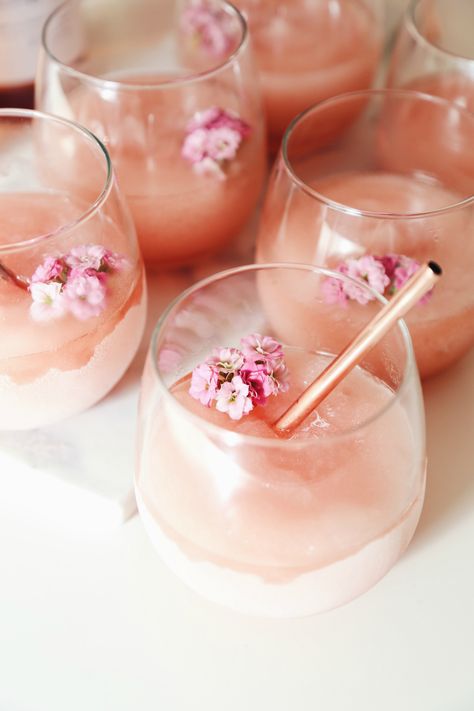 Happy Hour: Floral Frosé - Lulus.com Fashion Blog Frosé Recipe, Vegan Eggnog, Frozen Rose, Frosé, Deco Rose, Fancy Drinks, Pretty Drinks, Frozen Treat, Wedding Drink