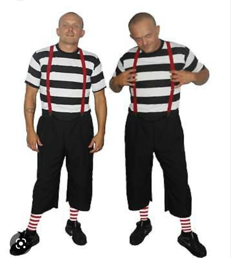 Alice In Wonderland Funny, Alice In Wonderland Fancy Dress, Funny Twins, Funny Fancy Dress, Tweedle Dee Tweedle Dum, Halloween Alice In Wonderland, Alice In Wonderland Costumes, Alice In Wonderland Outfit, Twin Costumes