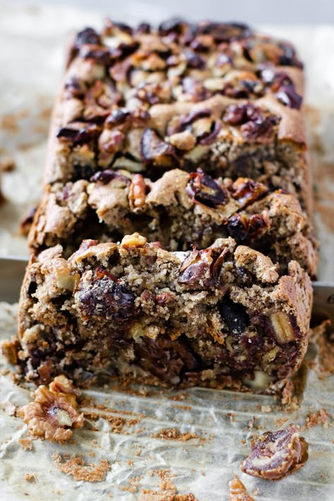 Tahini Date, Weekend Baking, Glutenfri Baking, Date Nut Bread, Walnuts Recipe, Oat Bread, Tahini Recipe, Desserts Vegan, Nut Bread