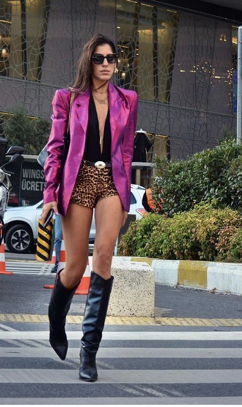 Glam Rock Winter Outfit, Eclectic Professional Style, Leopard Blazer Outfit, Nil Ninat, Glam Rock Outfit, Blazer Look, Fashion Outfits Dresses, Looks Country, Outfits Dresses