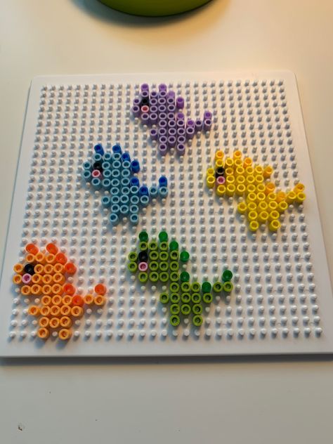 Small Animal Perler Bead Patterns, Easy Perler Bead Patterns Animal, Hama Beads Small Patterns, Fuze Beads Ideas Easy, Pearlier Beads Ideas, Yellow Perler Bead Patterns, Aesthetic Perler Bead Patterns, Small Melty Bead Ideas, Ikea Beads Ideas