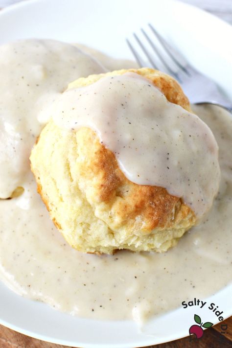 Easy Breakfast Gravy, Gravy Without Sausage, Breakfast Gravy Recipe, American Biscuits, Biscuit Gravy, Biscuits Southern, Easy Biscuits And Gravy, White Gravy Recipe, Breakfast Gravy