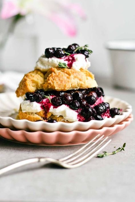 Easy Blueberry Shortcake - UncomplicatedChef Lemon Shortcake, Blossom Dearie, Blueberry Shortcake, Blueberry Compote, Easy Blueberry, Blueberry Cake, Classic Desserts, Apple Cake, Lemon Recipes