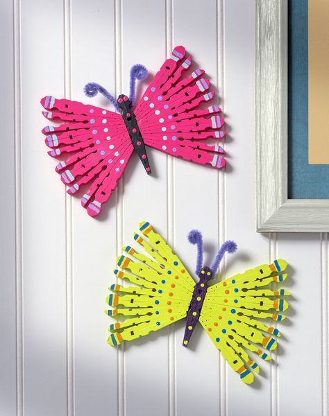 Close Pin Butterfly Craft, Peg Crafts For Adults, Clothespin Wreaths Diy, Dragonfly Clothespin Craft, Diy Clothes Pins Crafts Ideas, Clothpins Crafts For Kids, Clothespin Diy Crafts Butterfly, Diy Clothespin Crafts, Clothpins Crafts