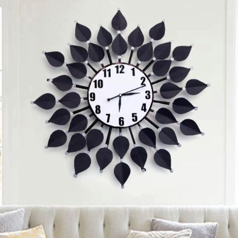 DIY... Clock Decor Idea. @hetals_art  #diy #diycrafts #craft #artandcraft #diyprojects #homedecor #diyroomdecor #craftidea #diyforever… Handmade Wall Clock Diy, Old Wall Clock, Wall Clock Craft, Wall Clock Diy, Handmade Wall Clock, Clock Craft, Clock Diy, Funny Wall Decor, Handmade Wall Clocks